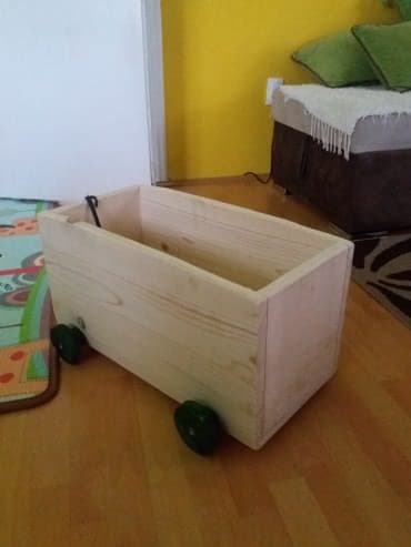 Kolica za bebe: ﻿Vagon-kutuja za odlaganje decjih igracaka. Ako se uzima preko 3 — 2