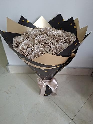 win win duseci na naduvavanje: Saten buketi ruža – dekorativni aranžmani dugotrajne lepote - Ručno — 1