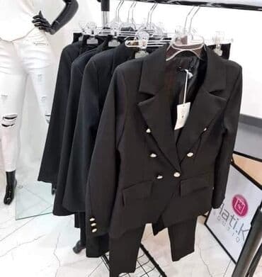 komplet sa prslukom: Komplet sa postavom 3700 dinara — 2