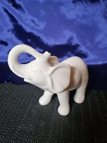 Porcelanska nova,vintaz figura slona. Figura nova,vintaz slona na lalafo.rs Porcelanska nova,vintaz figura slona. Figura nova,vintaz slona