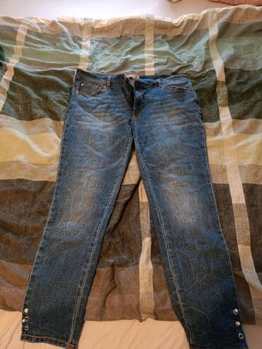 Ženske teksas pantalone – klasični plavi džins sa izbledelim efektom