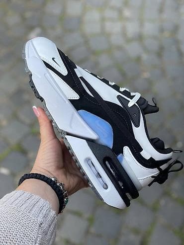 metro bele patike: NIke Air Max Furyosa A klasa
brojevi 41 do 46
cena 4600 dinara — 4