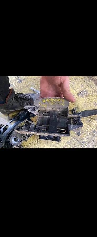 rosule ili rolsue: VW TIGUAN 16-21 NOSAC RADARA | Audi vagen delovi ZEMUN ALTINA — 2
