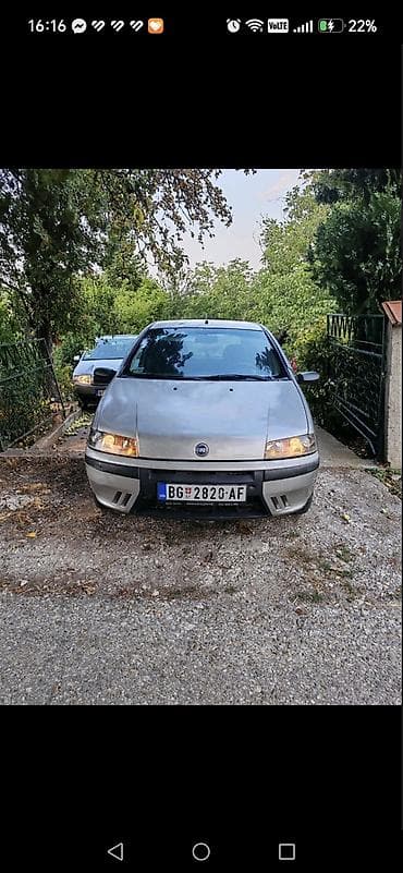 Prodaja automobila: Fiat Punto II, trovratni hečbek, siva metalik boja. Registarske — 1