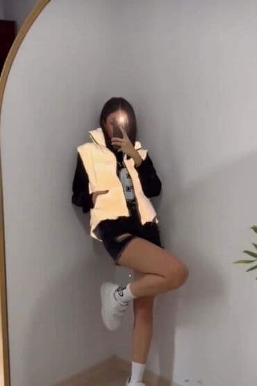 jakna 42: 36.38/38.40/40.42. 
2800 din — 4