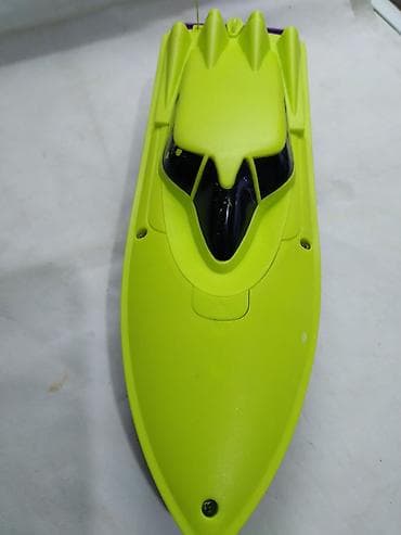 dvocjevka igracka: Imam:Na daljinski gliser, bez daljinskog upravljaca,slomljen deo — 2