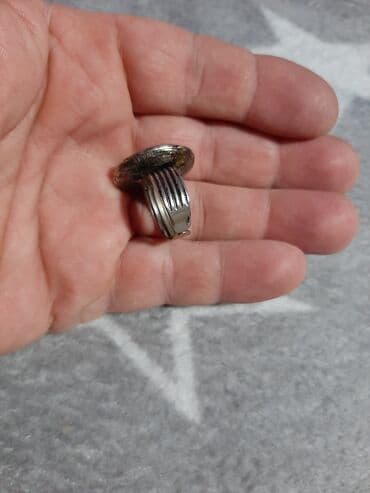 Nakit: Pet razlicitih prstena sve za 800 dinara cena je fiksna,tri su — 11
