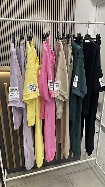 podsuknja bela: ✅ dvodelni komplet – majica i donji deo trenerke
✅S M L
✅2300 din — 6