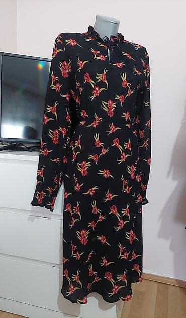 off white komplet: Haljina midi dužine sa cvetnim printom - Boja: crna podloga sa jarko — 2