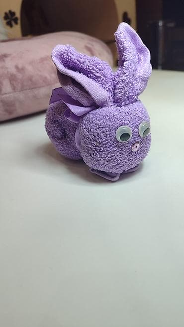 Zeka peškir 30x50 – ljubičasti dekorativni peškir složen u obliku