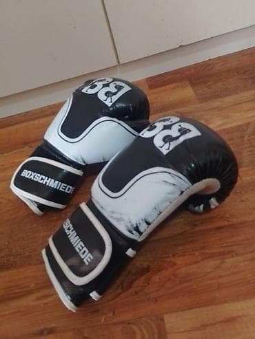 Muzički instrumenti: Rukavice za Boks su donesene iz Nemacke,u odlicnom su stanju sa — 10