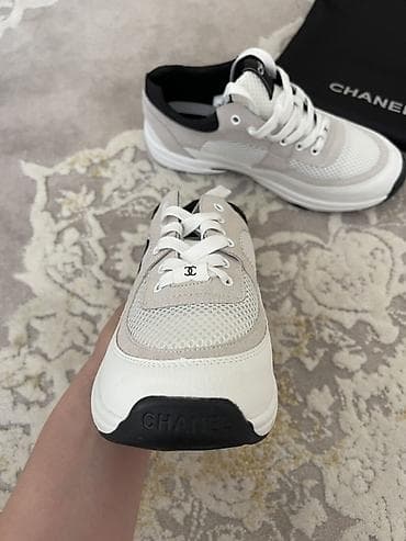 nine west torba za laptop: Chanel patike – model sa logoom CC - Boja: belo/krem sa crnim — 3