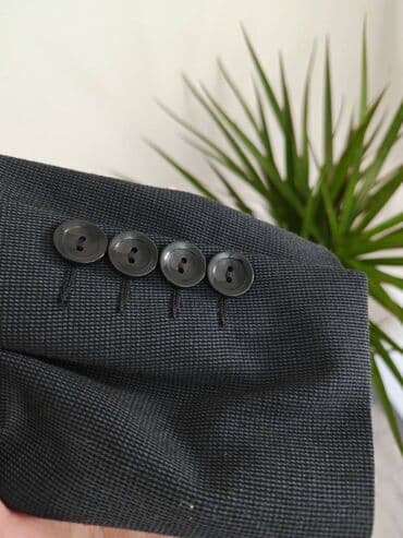 Shirts, blouses and tunics: Comma Nov sako Naznačena veličina 42 Odgovara za 40 Poluobim 50 cm Za — 4