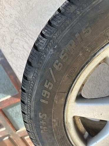 Auto delovi, gume i tjuning: Skinute sa VW Golf 5 Alufelne 5x112 195 65 R15 ET55 centralna rupa — 4