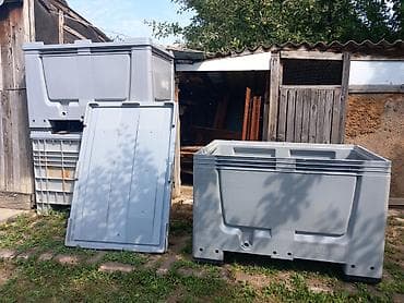 aparat za vafle metalac: Na prodaju tri plastična kontejnera sa poklopcima.Svaki je zapremine — 7