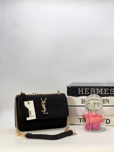 drveni krstic oko vrata: Tasnice 
pk — 3