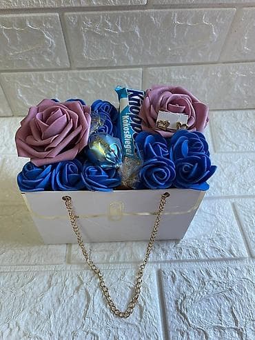 Sobne biljke: Poklon set – dekorativne korpe sa ružama, slatkišima i detaljima za — 9