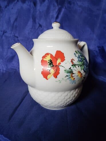 bokal sa poklopcem: Bokal Zajecar porcelan 70te. Bokal je nov. na poklopcu nedostaje — 5