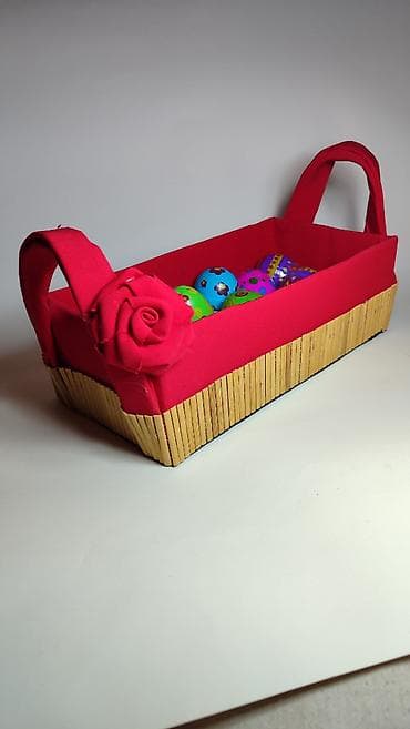 Rasveta: Dekorativna korpica sa ručkama i ukrasnom ružom - Pravougaona korpica — 1