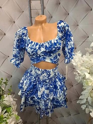 bata ženske sandale: Dvodijelni ženski komplet – bluza i suknja, plavo‑beli floralni print — 1
