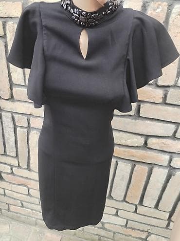 dizajnirane haljine: White haljina S, M vel
Kao nova
Duzine 92
Pazuh po 40 tegli do 45 — 7