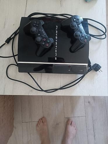 video igrice stare: PlayStation 3 Slim konzola crne boje, opremljena sa dva kontrolera — 2