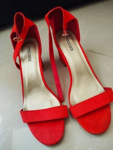 c a kupaći kostimi za punije dame: Sandals, 40 — 2