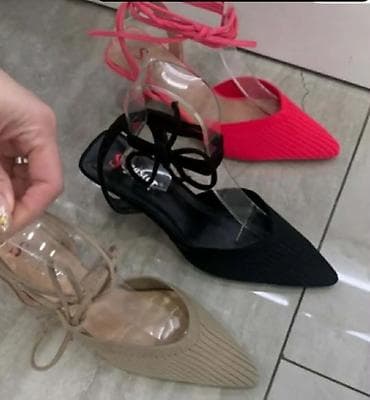 bunde od nerca cene: Elegantne ženske cipele na blok štiklu u puder roze boji. Špicasti vrh — 2