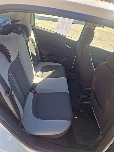 bela ladja: Auto prodajem zbog kupovine veceg automobila. Auto registrovan do — 3