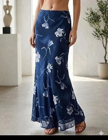 plave sandale: Dugačka ženska suknja sa floralnim printom - Model: maxi suknja — 1