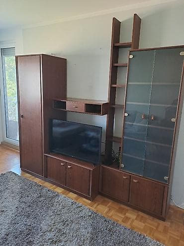 Prodajem Tv komodu sa garderoberom i klub stočić. Tv komoda dužine