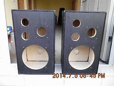 akusticna bas gitara sa zvucnikom: IQ za 8 inca. otvori napred za bas reflex=5,2cm, zvucnici: visoki=5cm — 1