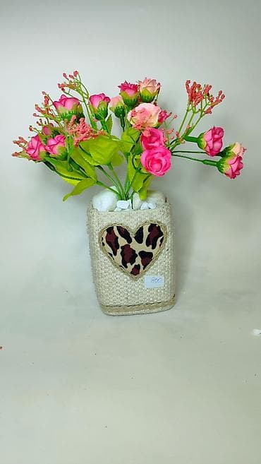 Prehrambeni proizvodi: Dekorativna aranžmanska saksija sa veštačkim ružama - Aranžman: buket — 1