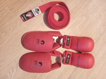 test iz engleskog za 3 razred: Karate oprema rukavice papucice i pojas sve očuvano kao novo crvene — 1