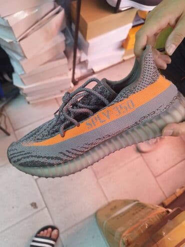yeezy 350 patike: Patike, veličina - 37 — 1