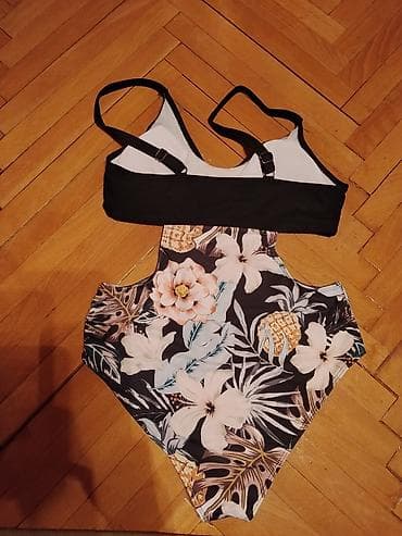 Jednodelni ženski kupaći kostim sa dvodelnim efektom: - Gornji deo u na lalafo.rs Jednodelni ženski kupaći kostim sa dvodelnim efektom: - Gornji deo u