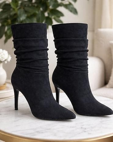 Imam iste u broju 39 i 40🌸 na lalafo.rs Imam iste u broju 39 i 40🌸