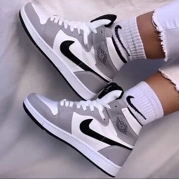 Women's Sneakers and athletic shoes: Nike, 38 — 4