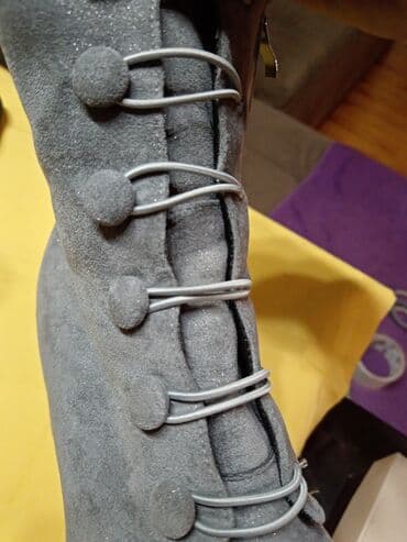 ženske haljine za svaki dan: Braon čizmice br. 40,sve koža,1900 din nošene . Crvene — 10