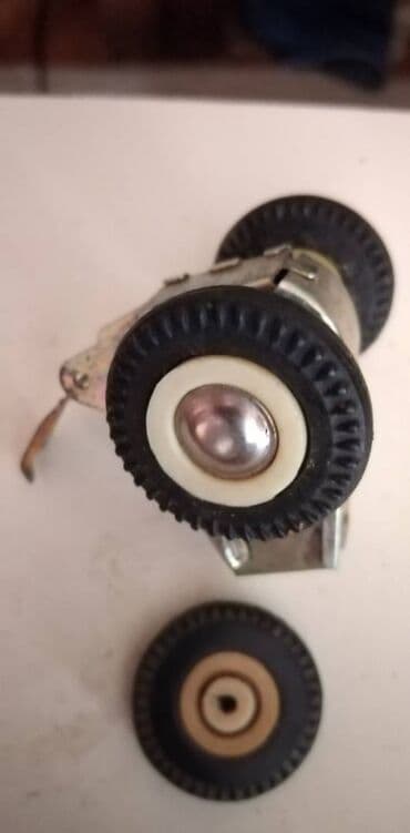 dečiji motor na akumulator: Tockovi za aut, dia.3,1 šir.0,7 cm,1 kom.prednji bez osovine + 2 kom — 2