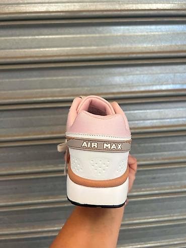 Nike Air Max
36-41
3500 din na lalafo.rs Nike Air Max
36-41
3500 din