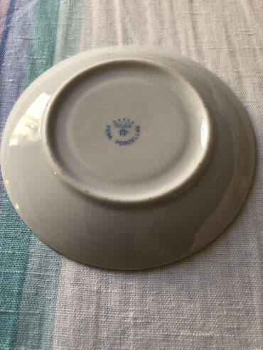nove doncafe solje: Od finog starog porcelana dve tacne bez šoljica, jedna šoljica sa — 8