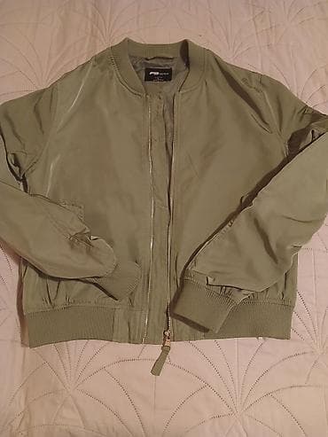 ps nova kolekcija haljine: Zelena bomber jakna - Klasican bomber kroj sa rebrastim ranflama na — 1