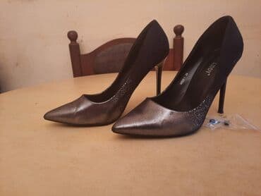 srebrna ogrlica sa krsticem: Pumps, 39 — 22