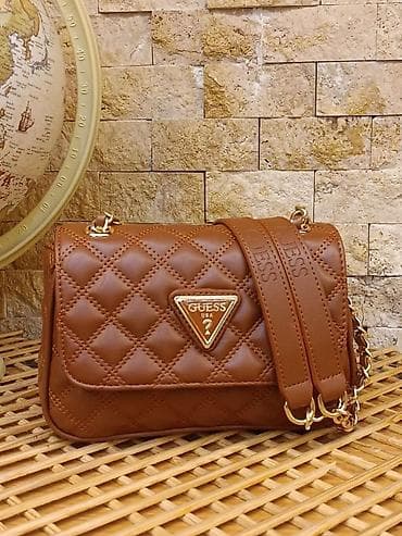 ženske torbe oko struka: GUESS ženska torba – prošiveni model sa lancem - Model — 3