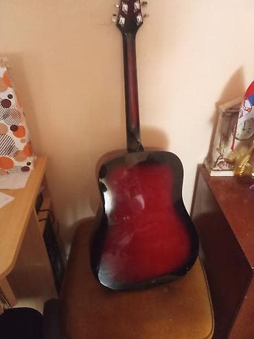 Bicycles: Akustična gitara – dreadnought oblik, crveno-crni sunburst finiš - — 6