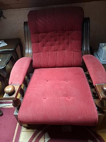 drvene komode polovne: Trodeleni set za dnevnu sobu – trosed i 2 fotelje u bordo/crvenoj boji — 2