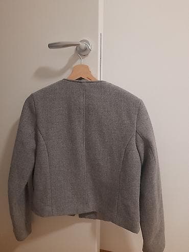 vogeli pantalone: Ženska kraća jakna/sako – siva Zara - Model: ravna silueta sa blago — 5