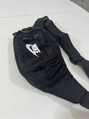 chanel kockasta torba: Nike crna torbica nekoriscena, znak malo odlepljen na kraju ali pored — 2
