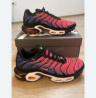 izzi patike: A klasa TN i Nike 95
Brojevi na slikama 
4500 din — 6